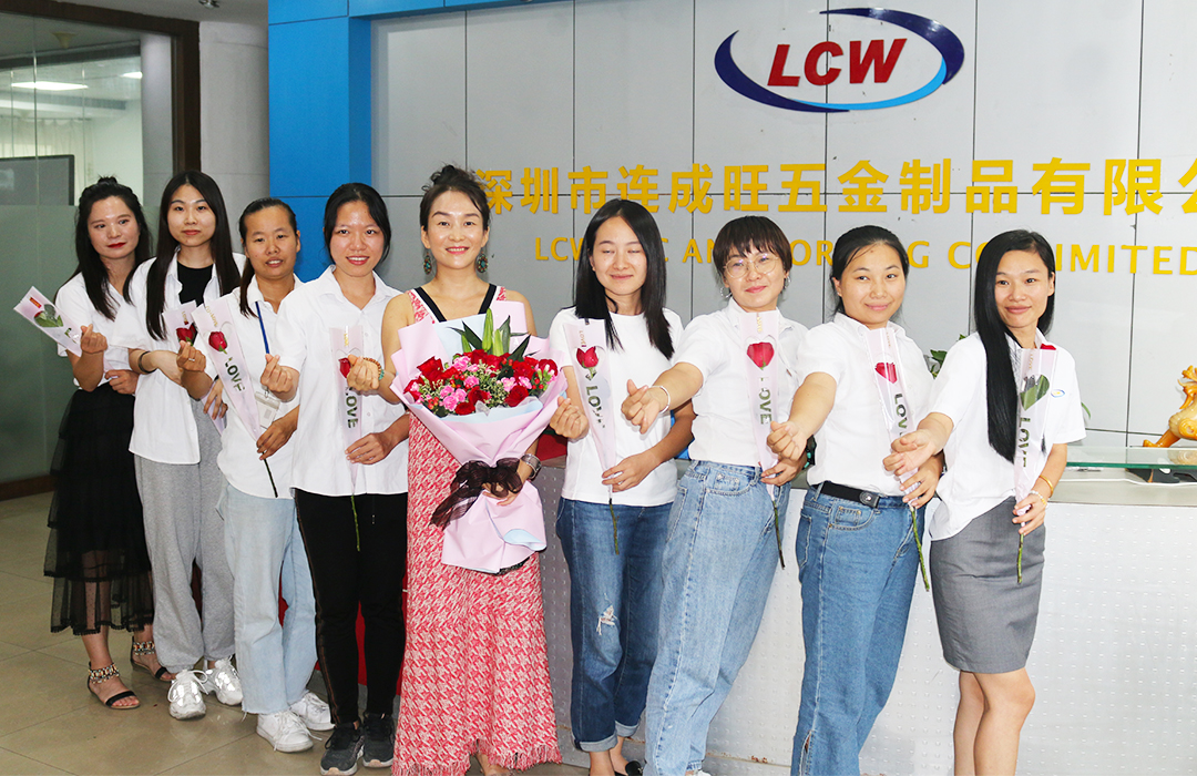 情人節女員工合影